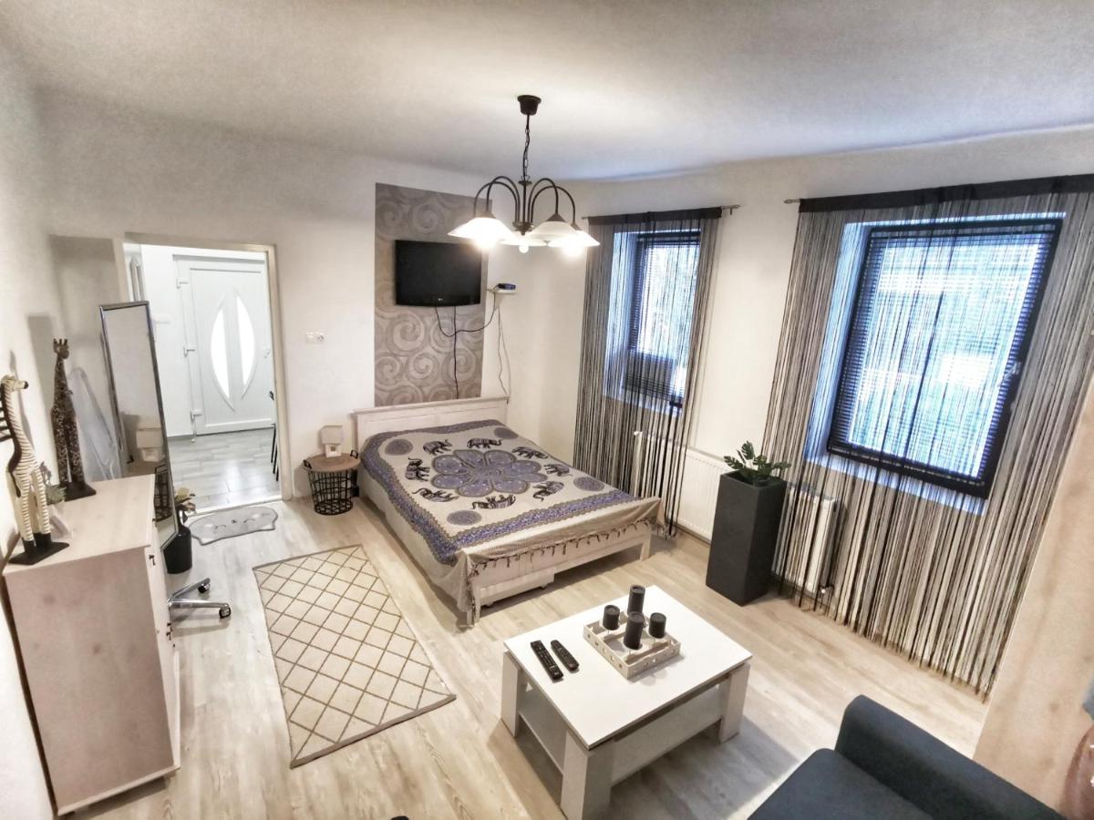 Á-B Apartman Gyula Kültér fotó